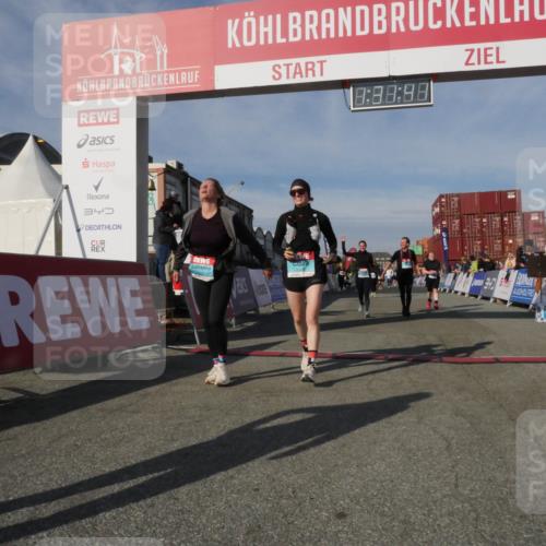 03.10.2025 - Köhlbrandbrückenlauf Matties Gatica Varas http://msf.ph/oto/9170793 03.10.2025 10:31:43 Ziel 2385, 2462, 2463, 2504, 2518, 2595, 2596, 2973, 2976, 3383, 3384 meine-sportfotos.de