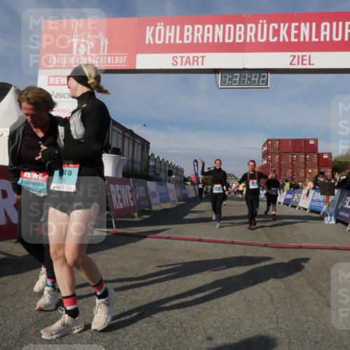 03.10.2025 - Köhlbrandbrückenlauf Matties Gatica Varas http://msf.ph/oto/9170796 03.10.2025 10:31:44 Ziel 1927, 2385, 2462, 2463, 2504, 2518, 2595, 2596, 2973, 2976, 3383, 3384 meine-sportfotos.de