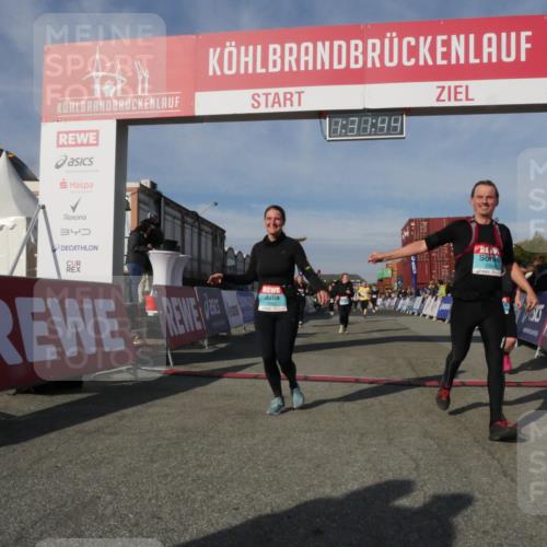 03.10.2025 - Köhlbrandbrückenlauf Matties Gatica Varas http://msf.ph/oto/9170800 03.10.2025 10:31:46 Ziel 1927, 2385, 2398, 2462, 2463, 2504, 2518, 2595, 2596, 2973, 2976 meine-sportfotos.de