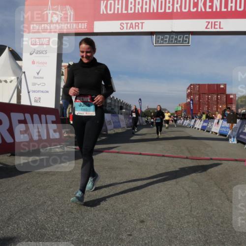 03.10.2025 - Köhlbrandbrückenlauf Matties Gatica Varas http://msf.ph/oto/9170802 03.10.2025 10:31:47 Ziel 1927, 2058, 2385, 2398, 2462, 2463, 2518, 2595, 2596, 2973, 2976 meine-sportfotos.de