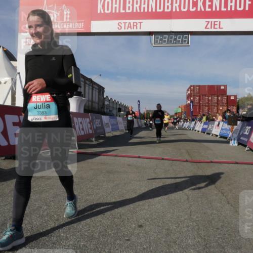 03.10.2025 - Köhlbrandbrückenlauf Matties Gatica Varas http://msf.ph/oto/9170803 03.10.2025 10:31:47 Ziel 1927, 2058, 2385, 2398, 2462, 2463, 2518, 2595, 2596, 2973, 2976 meine-sportfotos.de