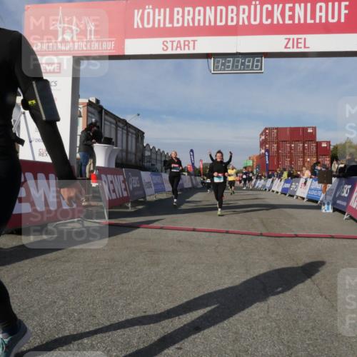 03.10.2025 - Köhlbrandbrückenlauf Matties Gatica Varas http://msf.ph/oto/9170804 03.10.2025 10:31:48 Ziel 1927, 2058, 2332, 2385, 2398, 2462, 2463, 2518, 2595, 2596, 2634, 2973, 2976 meine-sportfotos.de