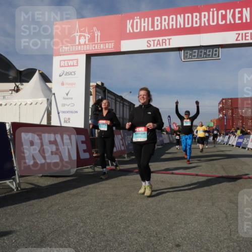03.10.2025 - Köhlbrandbrückenlauf Matties Gatica Varas http://msf.ph/oto/9170808 03.10.2025 10:31:50 Ziel 1927, 2058, 2265, 2272, 2332, 2379, 2398, 2463, 2518, 2595, 2596, 2634, 2973, 2976 meine-sportfotos.de