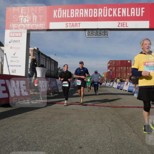 03.10.2025 - Köhlbrandbrückenlauf Matties Gatica Varas http://msf.ph/oto/9170818 03.10.2025 10:31:54 Ziel 1927, 2058, 2265, 2272, 2332, 2379, 2398, 2491, 2634, 2830, 2966, 2967, 2973, 2976 meine-sportfotos.de