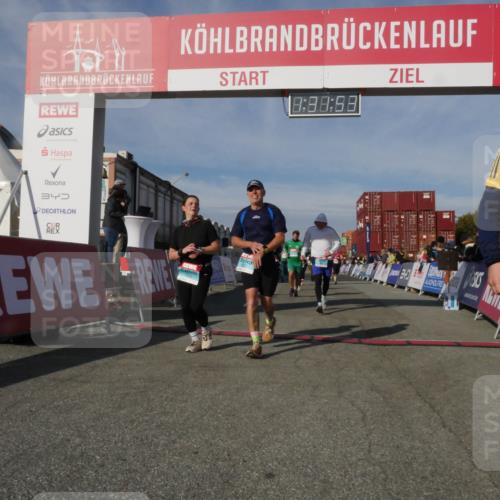 03.10.2025 - Köhlbrandbrückenlauf Matties Gatica Varas http://msf.ph/oto/9170819 03.10.2025 10:31:55 Ziel 1700, 1927, 2058, 2265, 2272, 2332, 2379, 2398, 2491, 2634, 2830, 2966, 2967, 2973 meine-sportfotos.de