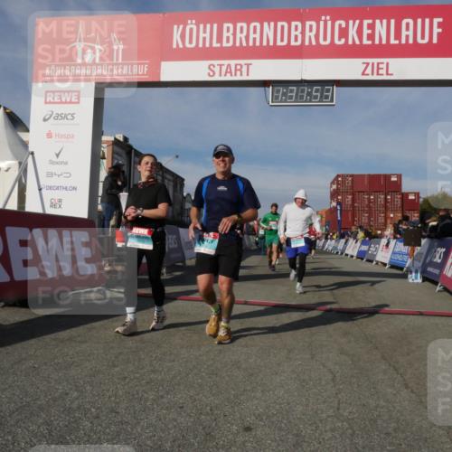03.10.2025 - Köhlbrandbrückenlauf Matties Gatica Varas http://msf.ph/oto/9170820 03.10.2025 10:31:55 Ziel 1700, 1927, 2058, 2265, 2272, 2332, 2379, 2398, 2491, 2634, 2830, 2966, 2967, 2973 meine-sportfotos.de