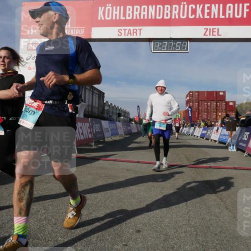 03.10.2025 - Köhlbrandbrückenlauf Matties Gatica Varas http://msf.ph/oto/9170822 03.10.2025 10:31:56 Ziel 1700, 1927, 2058, 2265, 2272, 2332, 2379, 2398, 2491, 2634, 2830, 2966, 2967 meine-sportfotos.de