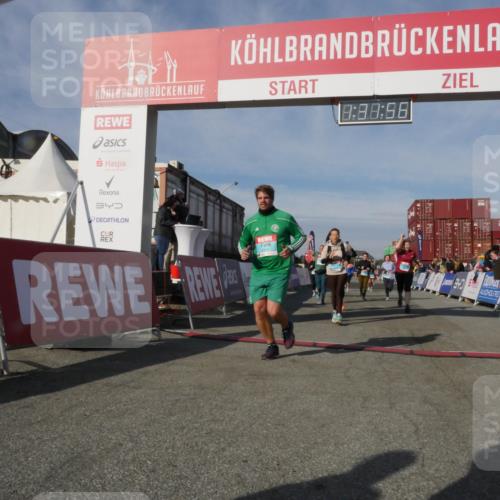 03.10.2025 - Köhlbrandbrückenlauf Matties Gatica Varas http://msf.ph/oto/9170826 03.10.2025 10:31:58 Ziel 1700, 2058, 2265, 2272, 2332, 2379, 2398, 2491, 2634, 2830, 2966, 2967 meine-sportfotos.de