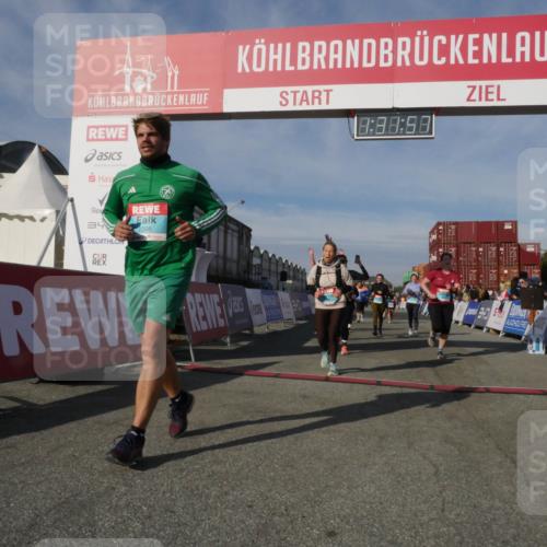 03.10.2025 - Köhlbrandbrückenlauf Matties Gatica Varas http://msf.ph/oto/9170828 03.10.2025 10:31:59 Ziel 1700, 2058, 2265, 2272, 2332, 2379, 2491, 2634, 2830, 2966, 2967 meine-sportfotos.de