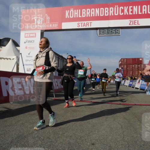 03.10.2025 - Köhlbrandbrückenlauf Matties Gatica Varas http://msf.ph/oto/9170832 03.10.2025 10:32:01 Ziel 1700, 2265, 2272, 2379, 2491, 2830, 2966, 2967, 3122 meine-sportfotos.de