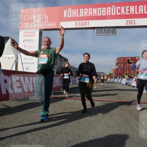 03.10.2025 - Köhlbrandbrückenlauf Matties Gatica Varas http://msf.ph/oto/9170836 03.10.2025 10:32:03 Ziel 1700, 1867, 2491, 2830, 2966, 2967, 3122 meine-sportfotos.de
