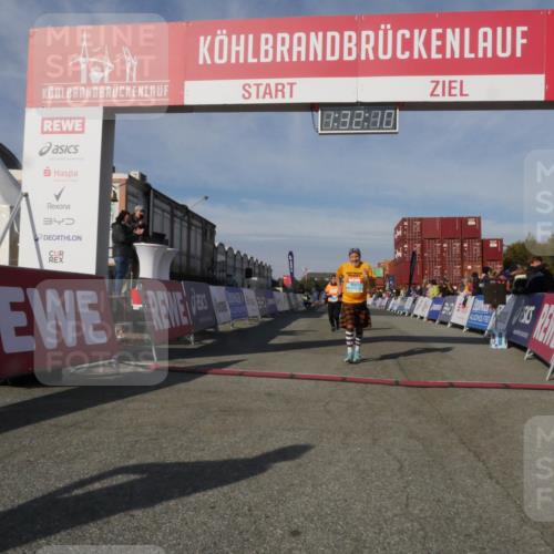03.10.2025 - Köhlbrandbrückenlauf Matties Gatica Varas http://msf.ph/oto/9170854 03.10.2025 10:32:12 Ziel 1867, 2412, 2419, 3122 meine-sportfotos.de