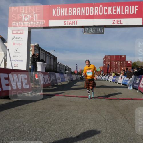 03.10.2025 - Köhlbrandbrückenlauf Matties Gatica Varas http://msf.ph/oto/9170856 03.10.2025 10:32:13 Ziel 1769, 1867, 2024, 2412, 2419 meine-sportfotos.de