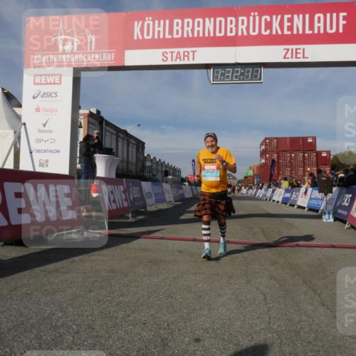 03.10.2025 - Köhlbrandbrückenlauf Matties Gatica Varas http://msf.ph/oto/9170857 03.10.2025 10:32:13 Ziel 1769, 1867, 2024, 2412, 2419 meine-sportfotos.de