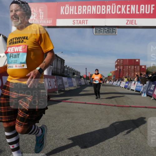 03.10.2025 - Köhlbrandbrückenlauf Matties Gatica Varas http://msf.ph/oto/9170860 03.10.2025 10:32:15 Ziel 1769, 1867, 2024, 2412, 2419, 2433 meine-sportfotos.de