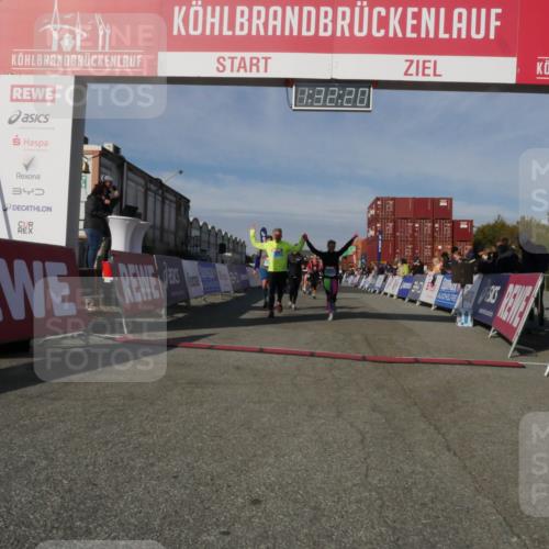 03.10.2025 - Köhlbrandbrückenlauf Matties Gatica Varas http://msf.ph/oto/9170874 03.10.2025 10:32:22 Ziel 1769, 2024, 2159, 2412, 2419, 2433, 2569, 3033, 3328, 3329 meine-sportfotos.de