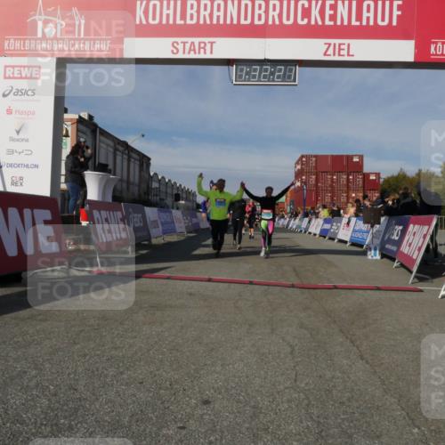 03.10.2025 - Köhlbrandbrückenlauf Matties Gatica Varas http://msf.ph/oto/9170875 03.10.2025 10:32:22 Ziel 1769, 2024, 2159, 2412, 2419, 2433, 2569, 3033, 3328, 3329 meine-sportfotos.de
