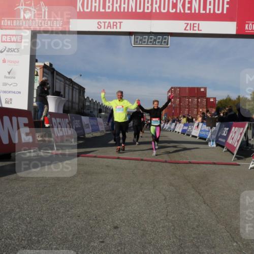 03.10.2025 - Köhlbrandbrückenlauf Matties Gatica Varas http://msf.ph/oto/9170877 03.10.2025 10:32:23 Ziel 1769, 2024, 2159, 2184, 2338, 2412, 2419, 2433, 2470, 2569, 3033, 3328, 3329, 3780 meine-sportfotos.de