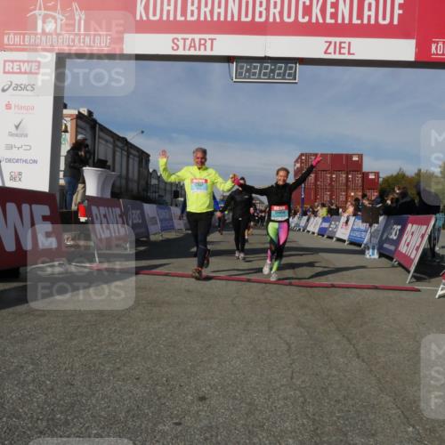 03.10.2025 - Köhlbrandbrückenlauf Matties Gatica Varas http://msf.ph/oto/9170878 03.10.2025 10:32:24 Ziel 1769, 2024, 2159, 2184, 2338, 2412, 2433, 2470, 2568, 2569, 3033, 3328, 3329, 3780 meine-sportfotos.de