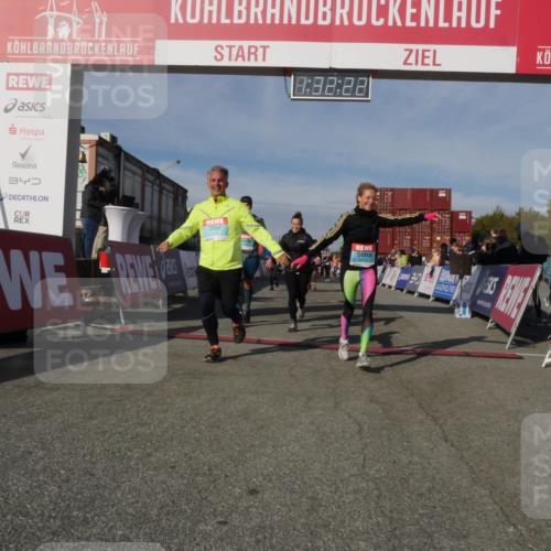 03.10.2025 - Köhlbrandbrückenlauf Matties Gatica Varas http://msf.ph/oto/9170879 03.10.2025 10:32:24 Ziel 1769, 2024, 2159, 2184, 2338, 2412, 2433, 2470, 2568, 2569, 3033, 3328, 3329, 3780 meine-sportfotos.de