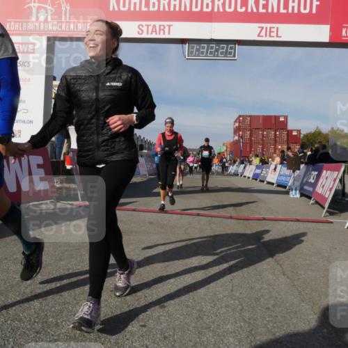03.10.2025 - Köhlbrandbrückenlauf Matties Gatica Varas http://msf.ph/oto/9170884 03.10.2025 10:32:27 Ziel 1923, 2116, 2159, 2184, 2338, 2433, 2436, 2470, 2568, 2569, 3033, 3045, 3328, 3329, 3780 meine-sportfotos.de