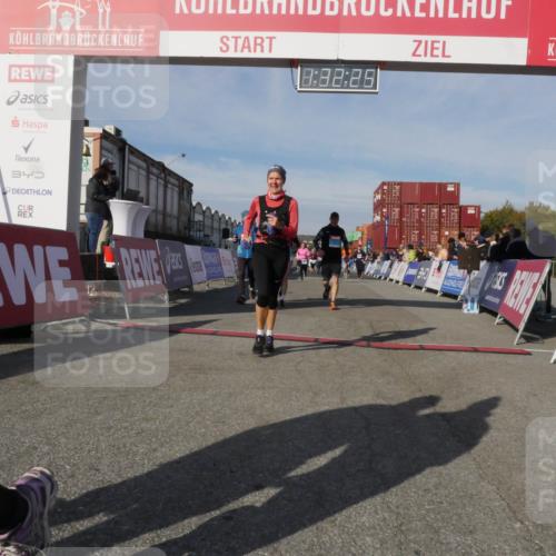 03.10.2025 - Köhlbrandbrückenlauf Matties Gatica Varas http://msf.ph/oto/9170885 03.10.2025 10:32:27 Ziel 1923, 2116, 2159, 2184, 2338, 2433, 2436, 2470, 2568, 2569, 3033, 3045, 3328, 3329, 3780 meine-sportfotos.de