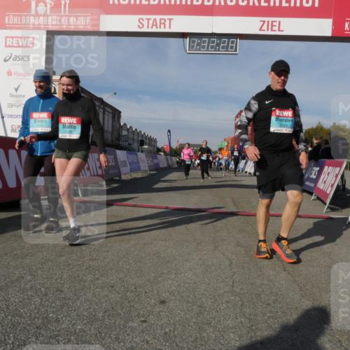 03.10.2025 - Köhlbrandbrückenlauf Matties Gatica Varas http://msf.ph/oto/9170891 03.10.2025 10:32:30 Ziel 1908, 1923, 2085, 2116, 2159, 2184, 2212, 2316, 2338, 2365, 2436, 2470, 2568, 2599, 3033, 3045, 3737, 3780 meine-sportfotos.de