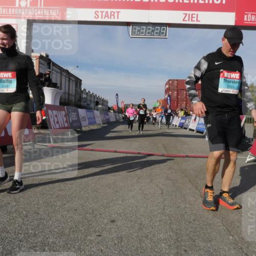 03.10.2025 - Köhlbrandbrückenlauf Matties Gatica Varas http://msf.ph/oto/9170892 03.10.2025 10:32:30 Ziel 1908, 1923, 2085, 2116, 2159, 2184, 2212, 2316, 2338, 2365, 2436, 2470, 2568, 2599, 3033, 3045, 3737, 3780 meine-sportfotos.de