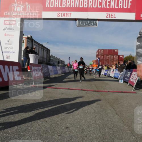 03.10.2025 - Köhlbrandbrückenlauf Matties Gatica Varas http://msf.ph/oto/9170894 03.10.2025 10:32:31 Ziel 1908, 1923, 2085, 2116, 2159, 2184, 2212, 2316, 2338, 2365, 2436, 2470, 2568, 2599, 3033, 3045, 3737, 3780 meine-sportfotos.de