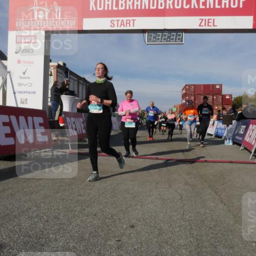 03.10.2025 - Köhlbrandbrückenlauf Matties Gatica Varas http://msf.ph/oto/9170899 03.10.2025 10:32:34 Ziel 1749, 1908, 1923, 2041, 2085, 2116, 2184, 2212, 2316, 2338, 2365, 2436, 2470, 2568, 2599, 3045, 3737, 3780 meine-sportfotos.de