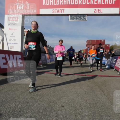 03.10.2025 - Köhlbrandbrückenlauf Matties Gatica Varas http://msf.ph/oto/9170900 03.10.2025 10:32:34 Ziel 1749, 1908, 1923, 2041, 2085, 2116, 2184, 2212, 2316, 2338, 2365, 2436, 2470, 2568, 2599, 3045, 3737, 3780 meine-sportfotos.de