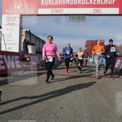 03.10.2025 - Köhlbrandbrückenlauf Matties Gatica Varas http://msf.ph/oto/9170902 03.10.2025 10:32:35 Ziel 1749, 1908, 1923, 2041, 2085, 2116, 2184, 2212, 2316, 2338, 2365, 2436, 2470, 2568, 2599, 3045, 3737, 3780 meine-sportfotos.de