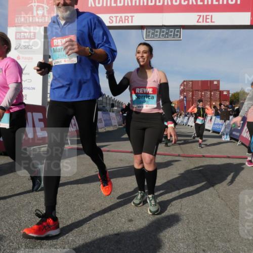03.10.2025 - Köhlbrandbrückenlauf Matties Gatica Varas http://msf.ph/oto/9170906 03.10.2025 10:32:37 Ziel 1749, 1908, 1923, 2041, 2085, 2116, 2212, 2316, 2365, 2436, 2599, 3045, 3076, 3077, 3737 meine-sportfotos.de