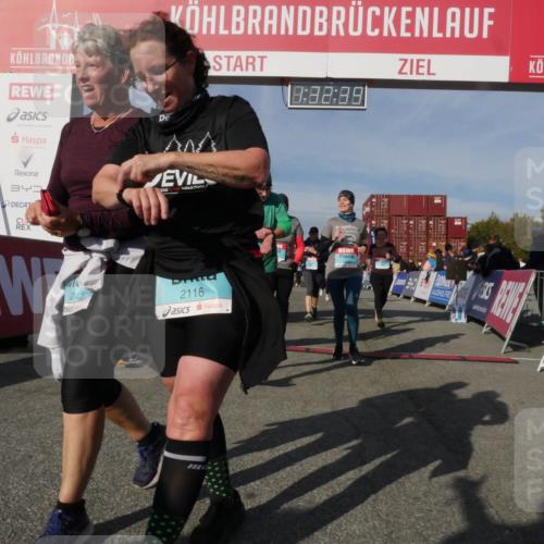 03.10.2025 - Köhlbrandbrückenlauf Matties Gatica Varas http://msf.ph/oto/9170913 03.10.2025 10:32:40 Ziel 1749, 1908, 2041, 2085, 2212, 2316, 2365, 2599, 3076, 3077, 3737 meine-sportfotos.de