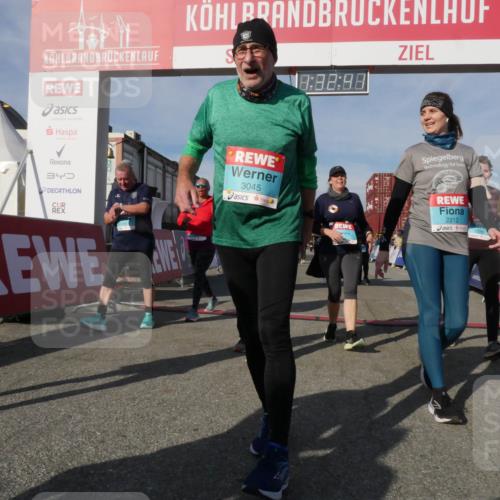 03.10.2025 - Köhlbrandbrückenlauf Matties Gatica Varas http://msf.ph/oto/9170917 03.10.2025 10:32:42 Ziel 1749, 2041, 3076, 3077 meine-sportfotos.de