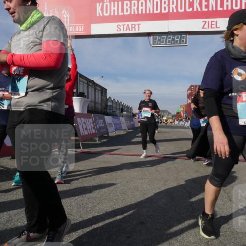 03.10.2025 - Köhlbrandbrückenlauf Matties Gatica Varas http://msf.ph/oto/9170922 03.10.2025 10:32:45 Ziel 3076, 3077 meine-sportfotos.de