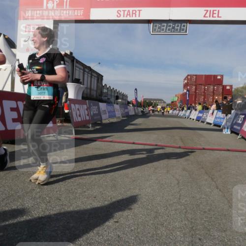 03.10.2025 - Köhlbrandbrückenlauf Matties Gatica Varas http://msf.ph/oto/9170935 03.10.2025 10:32:51 Ziel 1625, 2149 meine-sportfotos.de