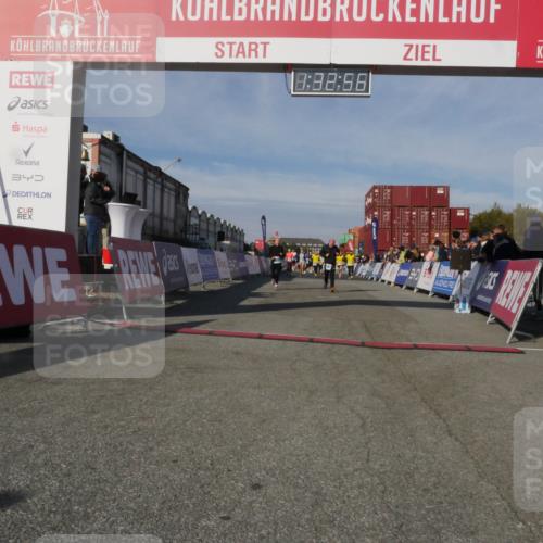 03.10.2025 - Köhlbrandbrückenlauf Matties Gatica Varas http://msf.ph/oto/9170936 03.10.2025 10:32:58 Ziel 1625, 2149, 2297, 2299, 2871, 2872, 2874, 2875, 2894, 2895 meine-sportfotos.de