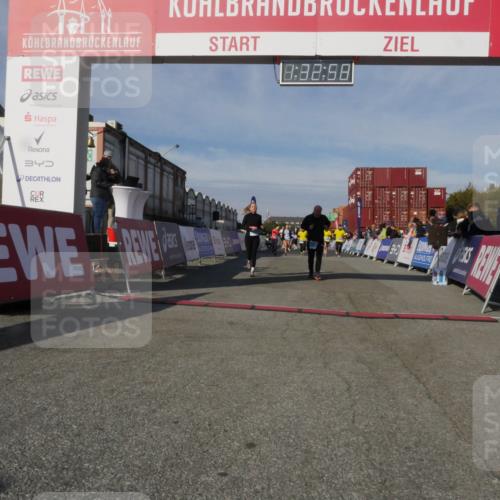 03.10.2025 - Köhlbrandbrückenlauf Matties Gatica Varas http://msf.ph/oto/9170940 03.10.2025 10:33:00 Ziel 1625, 2149, 2297, 2299, 2871, 2872, 2874, 2875, 2894, 2895 meine-sportfotos.de