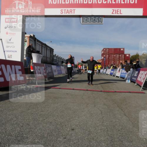 03.10.2025 - Köhlbrandbrückenlauf Matties Gatica Varas http://msf.ph/oto/9170942 03.10.2025 10:33:01 Ziel 1625, 2149, 2297, 2299, 2646, 2871, 2872, 2874, 2875, 2894, 2895 meine-sportfotos.de