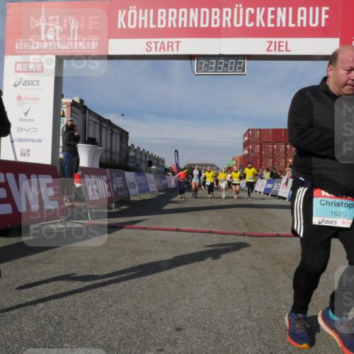 03.10.2025 - Köhlbrandbrückenlauf Matties Gatica Varas http://msf.ph/oto/9170947 03.10.2025 10:33:03 Ziel 2297, 2299, 2550, 2553, 2646, 2871, 2872, 2874, 2875, 2894, 2895 meine-sportfotos.de