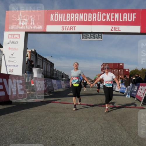 03.10.2025 - Köhlbrandbrückenlauf Matties Gatica Varas http://msf.ph/oto/9170962 03.10.2025 10:33:11 Ziel 1851, 2359, 2550, 2553, 2576, 2619, 2631, 2646 meine-sportfotos.de