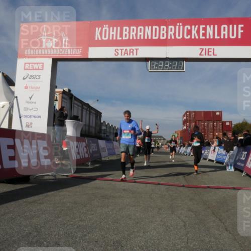 03.10.2025 - Köhlbrandbrückenlauf Matties Gatica Varas http://msf.ph/oto/9170967 03.10.2025 10:33:13 Ziel 1851, 2359, 2550, 2553, 2576, 2619, 2631, 2646, 3800 meine-sportfotos.de