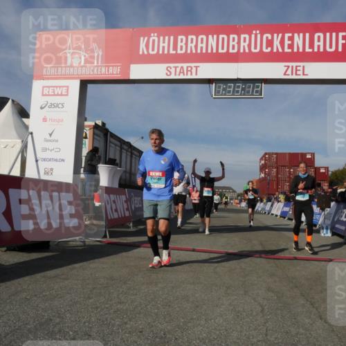 03.10.2025 - Köhlbrandbrückenlauf Matties Gatica Varas http://msf.ph/oto/9170969 03.10.2025 10:33:14 Ziel 1851, 2359, 2550, 2553, 2576, 2619, 2631, 3800 meine-sportfotos.de