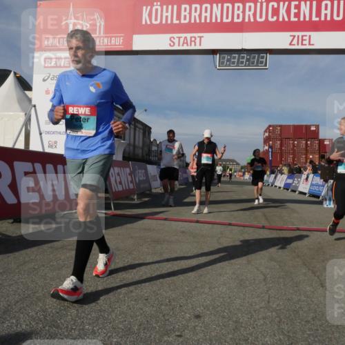03.10.2025 - Köhlbrandbrückenlauf Matties Gatica Varas http://msf.ph/oto/9170971 03.10.2025 10:33:15 Ziel 1851, 2359, 2553, 2576, 2619, 2631, 3800 meine-sportfotos.de