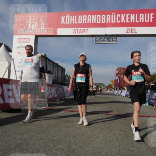 03.10.2025 - Köhlbrandbrückenlauf Matties Gatica Varas http://msf.ph/oto/9170976 03.10.2025 10:33:17 Ziel 1851, 2359, 2576, 3634, 3800 meine-sportfotos.de