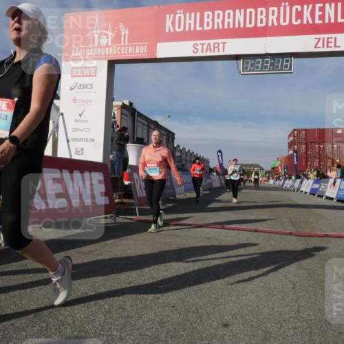 03.10.2025 - Köhlbrandbrückenlauf Matties Gatica Varas http://msf.ph/oto/9170980 03.10.2025 10:33:19 Ziel 2359, 2576, 3355, 3634, 3800 meine-sportfotos.de