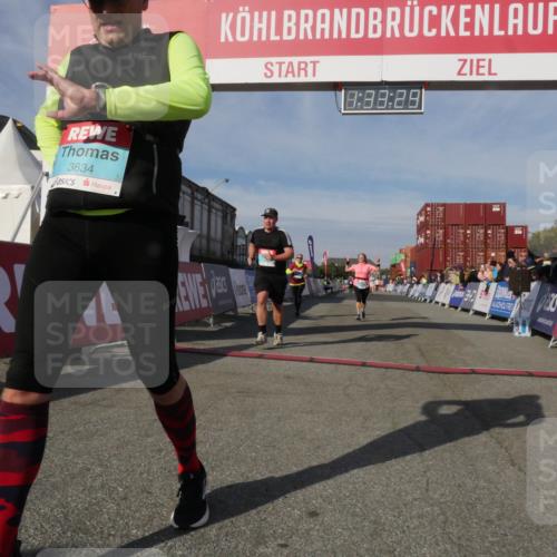 03.10.2025 - Köhlbrandbrückenlauf Matties Gatica Varas http://msf.ph/oto/9171004 03.10.2025 10:33:31 Ziel 2170, 2457, 3355 meine-sportfotos.de