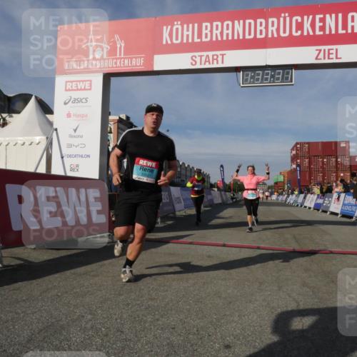 03.10.2025 - Köhlbrandbrückenlauf Matties Gatica Varas http://msf.ph/oto/9171007 03.10.2025 10:33:33 Ziel 2170, 2457 meine-sportfotos.de
