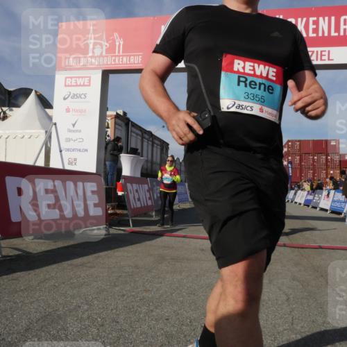 03.10.2025 - Köhlbrandbrückenlauf Matties Gatica Varas http://msf.ph/oto/9171009 03.10.2025 10:33:34 Ziel 2170, 2457, 3019 meine-sportfotos.de